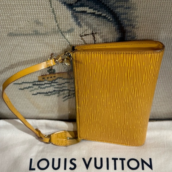 Louis Vuitton Epi Pochette with COA Code AR 1904 - Picture 3 of 14